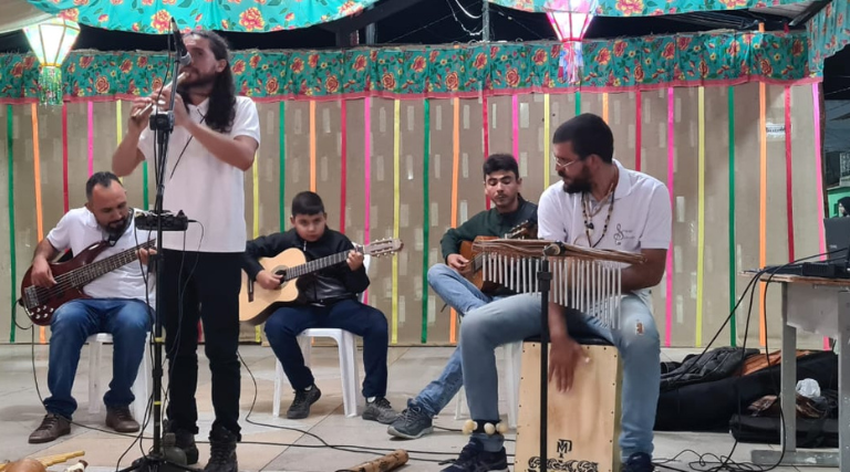 Grupo Gritos do Silêncio na Caravana Agosto das Letras