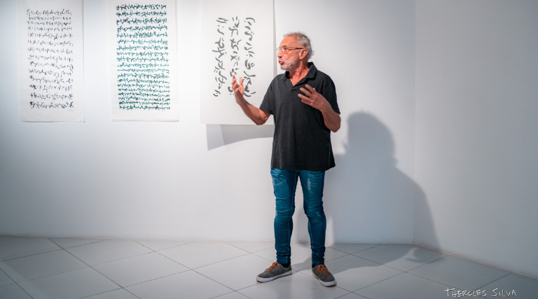 Artista Luiz Barroso expõe Rasgos Caligráficos