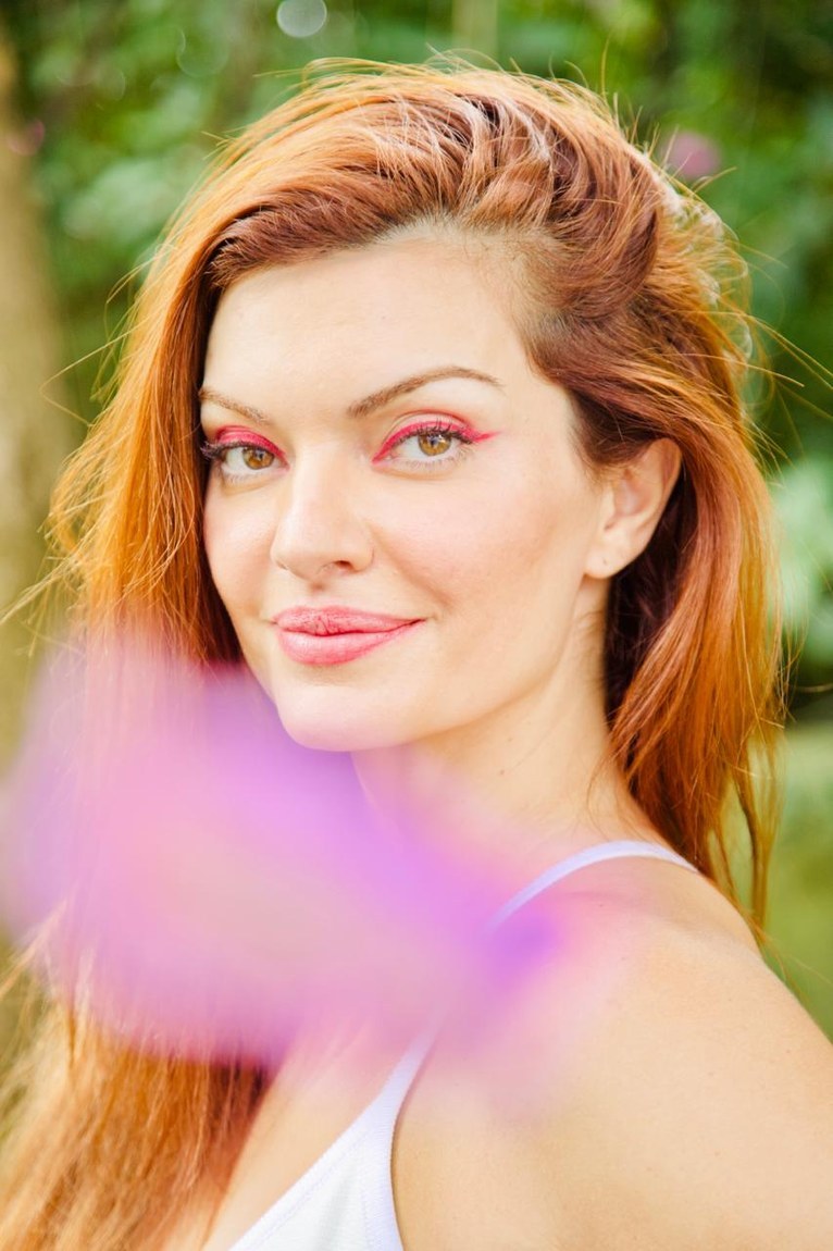 Mayana Neiva faz show no Paulo Pontes e apresenta seu lado musical