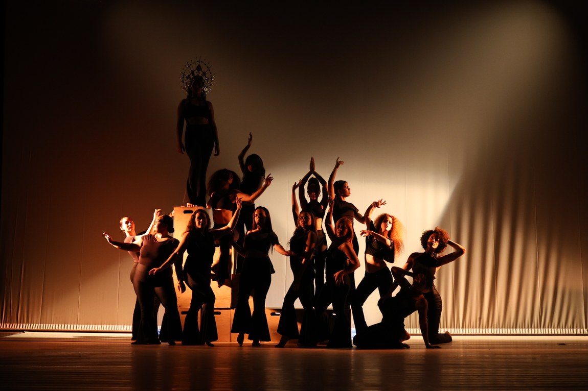 Teatro ICA recebe sessão especial do espetáculo ‘Travessia’, em alusão ao Dia da Dança